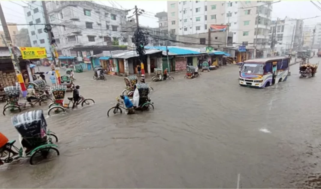 ২২ বছরের রেকর্ড ভাঙলো বৃষ্টি