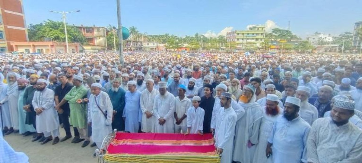 ভোলায় অশ্রুসিক্ত ভালোবাসায় চিরবিদায় নিলেন শহীদ মাওলানা নোমানী, জানাযায় মানুষের ঢল ঃ  ৩ দফা কর্মসূচি ঘোষণা