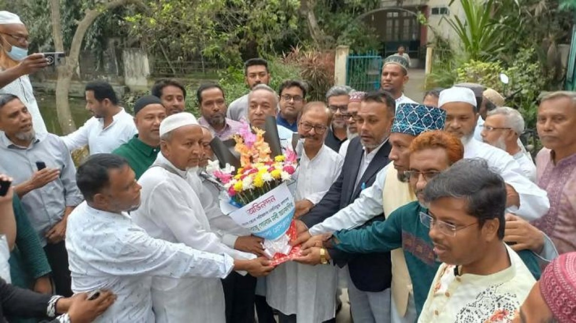 ভোলা জেলা পরিষদের  নবনিযুক্ত প্রশাসকের সাথে ভোলা প্রেসক্লাব সাংবাদিকদের সৌজন্য সাক্ষাৎ ও ফুলেল শুভেচ্ছা